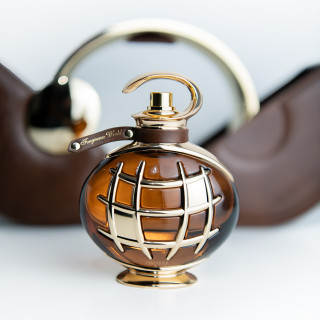 Fragrance World Signature Brown EDP 80 ml — toote vaade; väga lähivõte; valgel taustal