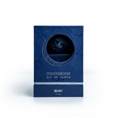Moonstone Bleu EDP 100 ml — productverpakking; volledige compositie; op een witte achtergrond; gemiddelde kadrering