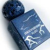 Fragrance World Moonstone Bleu EDP 100 ml — productweergave; zeer nabije close-up; op een witte achtergrond