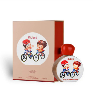 Lattafa Perfume Pride Riders EDP 75 ml — productverpakking; close-up; op een witte achtergrond; ruimste kadrering