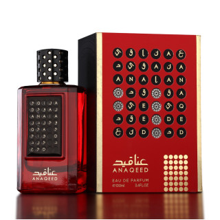 Fragrance World Anaqeed Rouge EDP 100 ml — produkto pakuotė; stambus planas; tamsiame fone