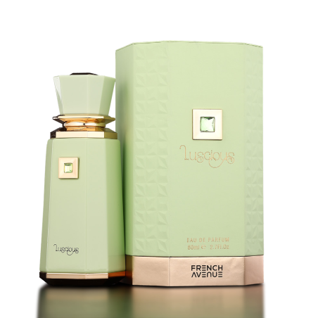 Fragrance World Luscious EDP 100 ml — product en verpakking; zeer nabije close-up; op een donkere achtergrond