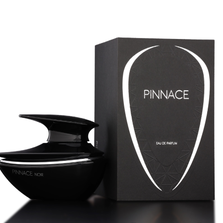 Fragrance World Pinnace Noir EDP 100 ml — изображение товара; крупный план; на тёмном фоне; самый близкий кадр