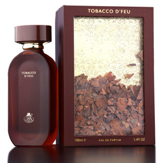 Fragrance World Tobacco D’feu EDP 100 ml — toode ja pakend; väga lähivõte; tumedal taustal