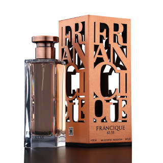 Fragrance World Francique 63,55 EDP 100 ml — товар и упаковка; очень крупный план; на светлом фоне
