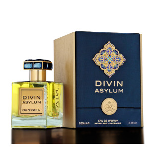Fragrance World Divin Asylum EDP 100 ml — toode stiliseeritud keskkonnas; väga lähivõte; valgel taustal