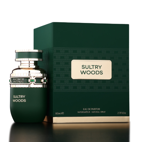 Fragrance World Sultry Woods EDP 80 ml — productverpakking; close-up; op een donkere achtergrond