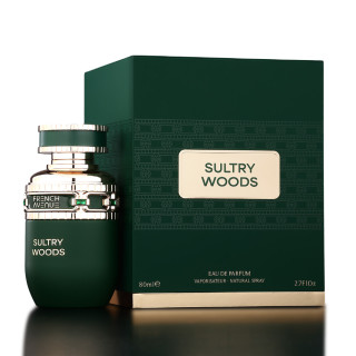 Fragrance World Sultry Woods EDP 80 ml — productverpakking; close-up; op een donkere achtergrond