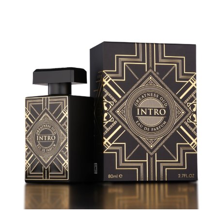 Fragrance World Intro Greatness Oud EDP 80 ml — упаковка товара; очень крупный план; на белом фоне