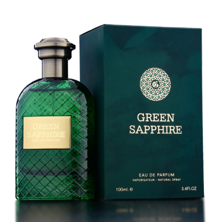 Fragrance World Green Sapphire EDP 100 ml — продукт и опаковка; много близък план; на тъмен фон