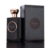 Fragrance World Demure Luxe EDP 100 ml — opakowanie produktu; bardzo bliskie ujęcie; na białym tle; najbliższe kadrowanie