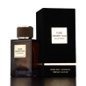 Fragrance World Pure Desert Oud EDP 100 ml — товар и упаковка; крупный план; на тёмном фоне