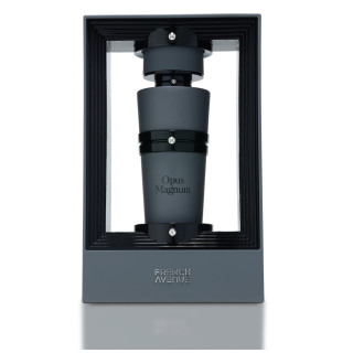 Fragrance World Opus Magnum Extrait de Parfum 100 ml — toote vaade; lähivaade; valgel taustal