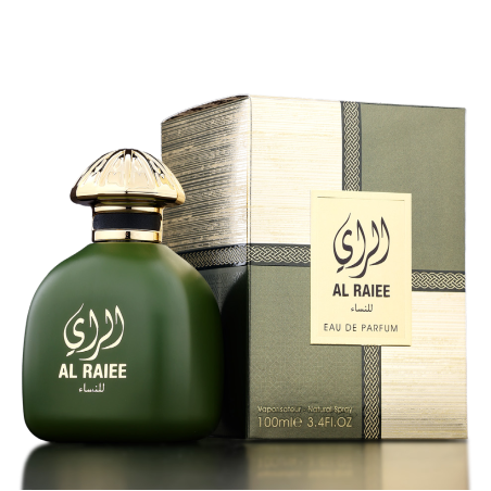 Al Raiee Green EDP 100 ml — produto numa composição ambientada; sobre uma superfície de madeira; enquadramento mais próximo