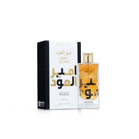 Ameer Al Oudh Intense EDP 100 ml — ambalajul produsului; compoziție largă; pe fundal alb; încadrare cea mai apropiată