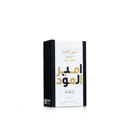 Ameer Al Oudh Intense EDP 100 ml — ambalajul produsului; compoziție largă; pe fundal alb; încadrare cea mai largă