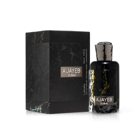 Lattafa Perfume Ajayeb Dubai EDP 100 ml — toode ja pakend; lähivaade; valgel taustal; kõige laiem kadreering