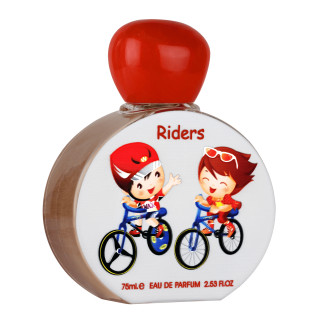 Lattafa Perfume Pride Riders EDP 75 ml — productweergave; zeer nabije close-up; op een witte achtergrond; ruimste kadrering