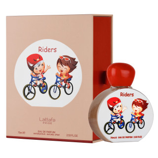Lattafa Perfume Pride Riders EDP 75 ml — productweergave; zeer nabije close-up; op een witte achtergrond; gemiddelde kadrering