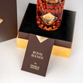 Fragrance World Royal Blend Bourbon EDP 100 ml — productverpakking; close-up; op een lichte achtergrond
