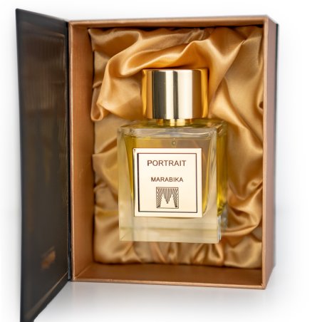 MARABIKA Portrait EDP 100 ml — товар и упаковка; очень крупный план; на белом фоне