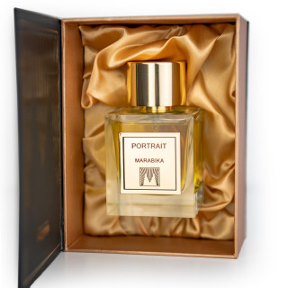 MARABIKA Portrait EDP 100 ml — товар и упаковка; очень крупный план; на белом фоне