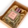 MARABIKA Paragon Extrait de Parfum 100 ml — productverpakking; zeer nabije close-up; op een witte achtergrond