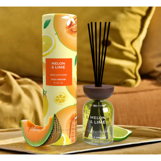 Gulf Orchid MELON & LIME 150 ml — toode stiliseeritud keskkonnas; väga lähivõte; puitpinnal