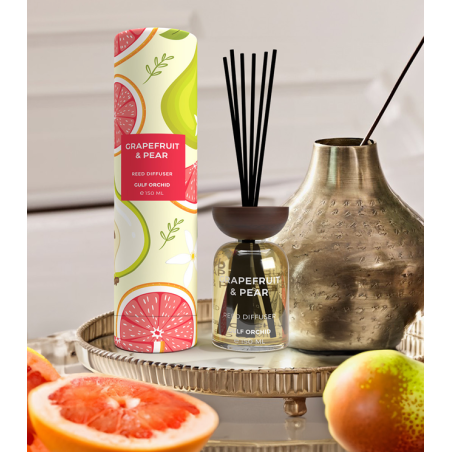 Gulf Orchid GRAPEFRUIT & PEAR 150 ml — Produkt und Verpackung; sehr nahe Detailaufnahme; mit Duftbestandteilen