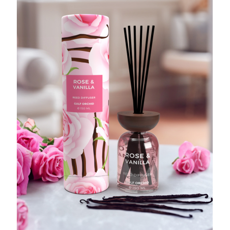 Gulf Orchid ROSE & VANILLA 150 ml — товар в стилизованной композиции; очень крупный план; с цветами