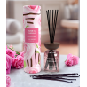 Gulf Orchid ROSE & VANILLA 150 ml — товар в стилизованной композиции; очень крупный план; с цветами