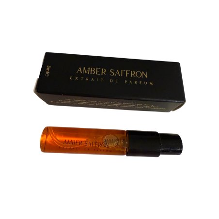 Fragrance World Amber Saffron Extrait Extrait de Parfum 80 ml — productweergave; volledige compositie; op een witte achtergrond