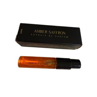 Fragrance World Amber Saffron Extrait Extrait de Parfum 80 ml — productweergave; volledige compositie; op een witte achtergrond