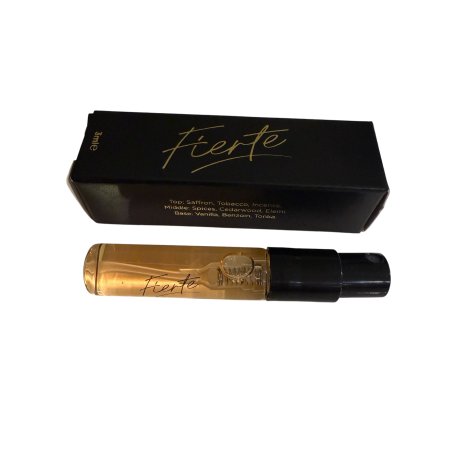 Fragrance World Fierte EDP 100 ml — produktas ir pakuotė; visa kompozicija; baltame fone