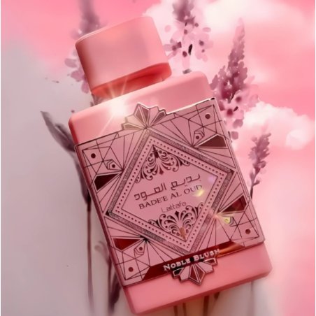 Lattafa Perfume Bade'e Al Oud Noble Blush EDP 100 ml — изображение товара; крупный план; на цветном фоне