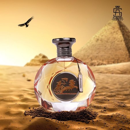 Aurora Scents Pharaoh EDP 100 ml — productweergave; zeer nabije close-up; op een gekleurde achtergrond