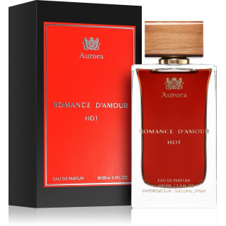 Romance D’Amour Hot 100 ml — товар в стилизованной композиции; очень крупный план; на деревянной поверхности; самый близкий кадр