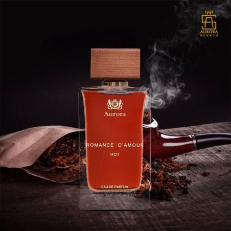 Romance D’Amour Hot 100 ml — товар в стилизованной композиции; очень крупный план; на деревянной поверхности; самый широкий кадр