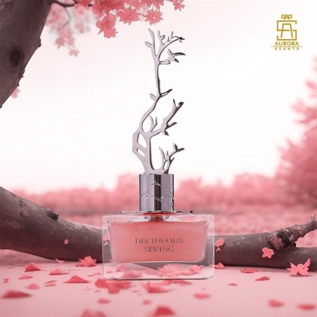 Aurora Scents Deciduous Spring EDP 100 ml — товар в стилизованной композиции; крупный план; на деревянной поверхности
