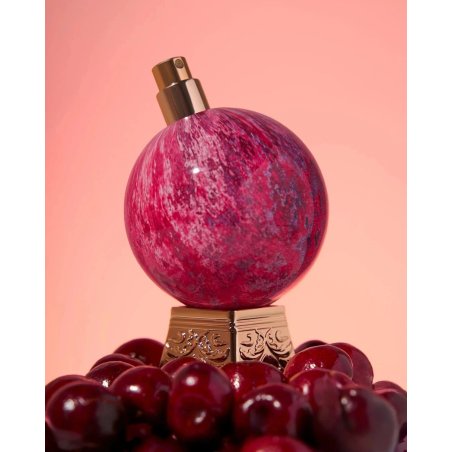 Aurora Scents Cherry In The Woods EDP 100 ml — toote vaade; väga lähivõte; valgel taustal