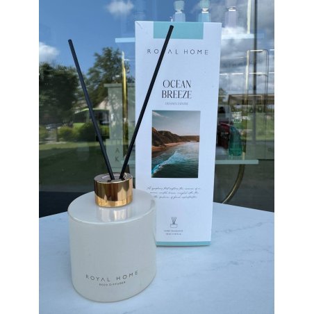 Platinum OCEAN BREEZE 120 ml — product in een gestileerde setting; zeer nabije close-up; buiten; ruimste kadrering