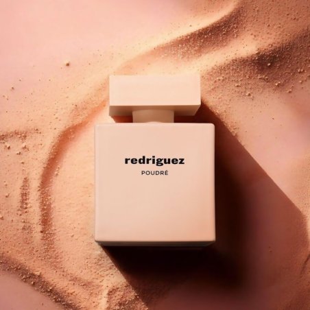 Fragrance World Redriguez Poudre EDP 100 ml — упаковка товара; очень крупный план; на цветном фоне