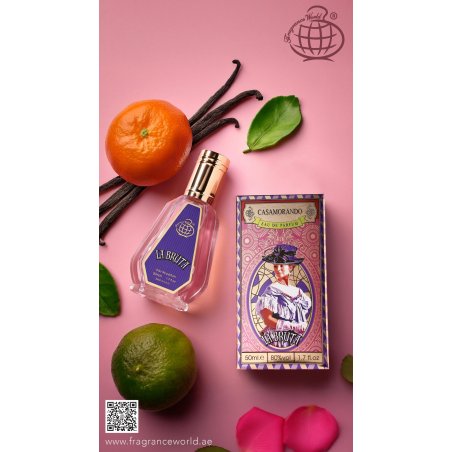 Fragrance World Casamorando La Bruta EDP 50 ml — toode stiliseeritud keskkonnas; väga lähivõte; valgel taustal