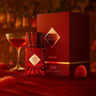 Fragrance World Royal Blend Sequoia EDP 100 ml — product in een gestileerde setting; close-up; op een tafel