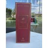 Platinum VANILLA 120 ml — product in een gestileerde setting; zeer nabije close-up; buiten; meest nabije kadrering
