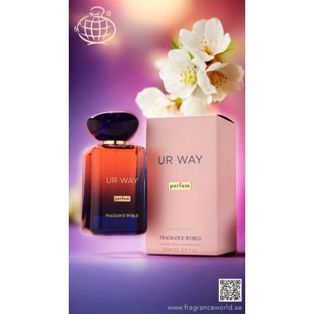 Fragrance World UR Way EDP 100 ml — prodotto e confezione; primo piano; su sfondo bianco