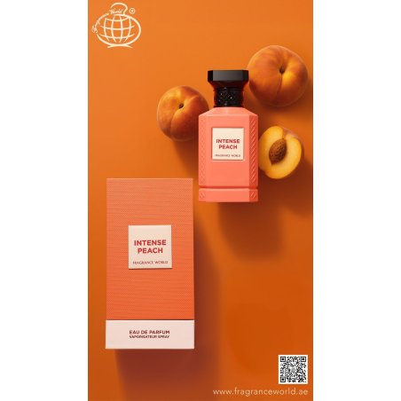 Fragrance World Intense Peach EDP 80 ml — товар и упаковка; очень крупный план; с ингредиентами аромата; самый широкий кадр