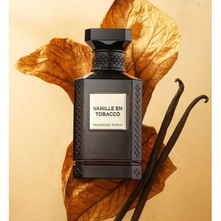 Fragrance World Vanille En Tobacco EDP 80 ml — produkta skats; ļoti tuvs plāns; uz balta fona