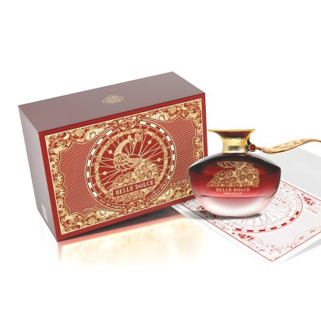 Fragrance World Belle Dolce Red Delice EDP 100 ml — pohled na produkt; detail; na bílém pozadí
