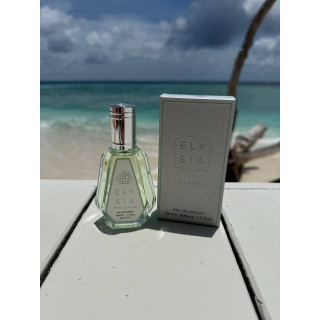 Fragrance World Elysia Pista Sundae EDP 50 ml — товар в стилизованной композиции; очень крупный план; на открытом воздухе